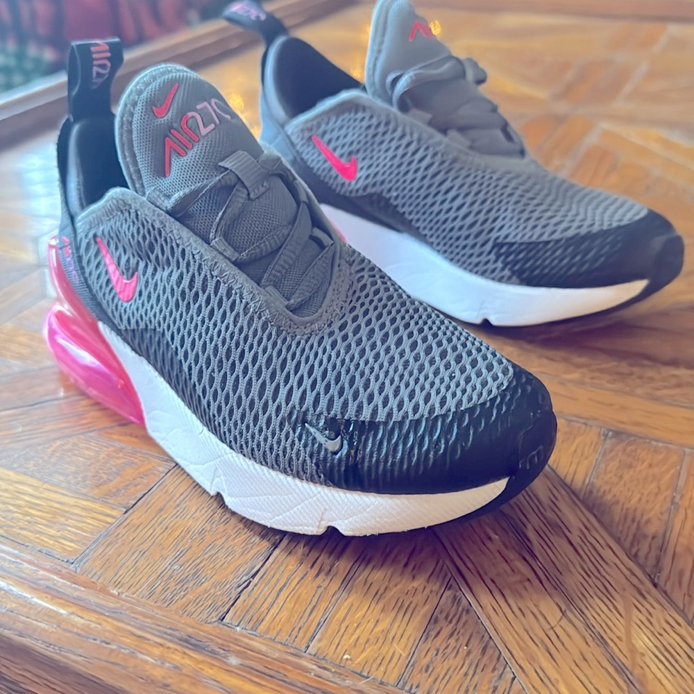 LIKE NEW! Nike Air Max 270